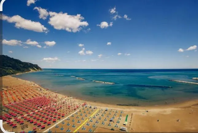 ゲストハウス Gladys ペザロ